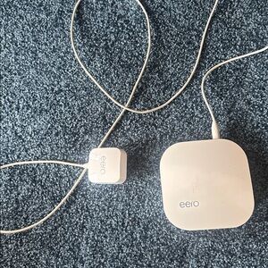 Eero B010001 Pro 2nd Generation Tri-Band AC Home Mesh Wifi Router w/ adapter